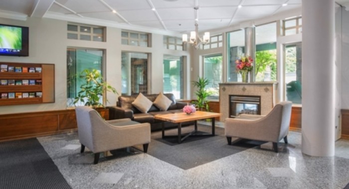 Pinnacle International Hotel, Whistler ski chalet, image 7